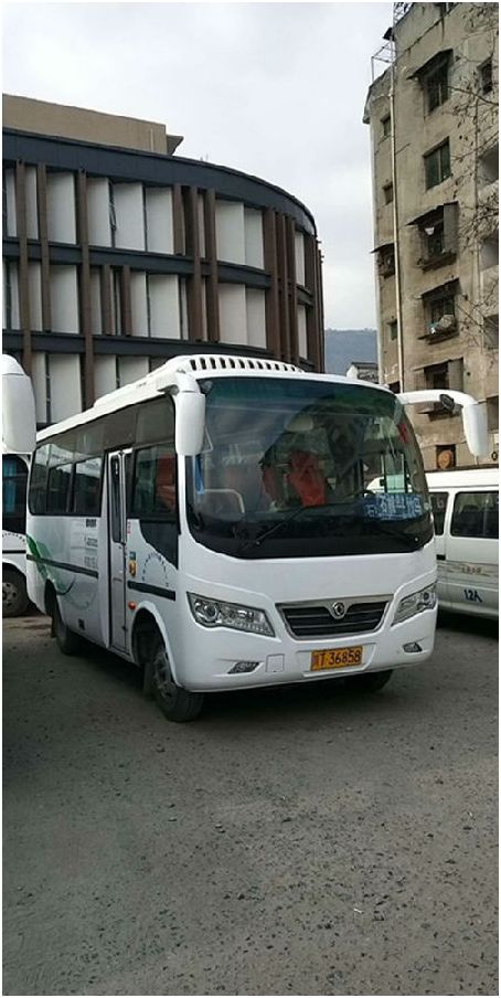 石棉县农村客运19座短途客运班车投入使用